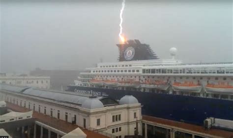 cruise ship hit by lightning